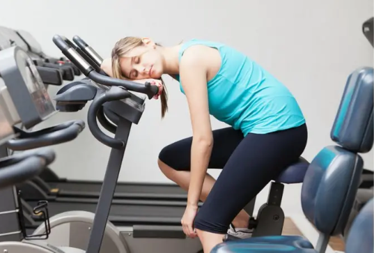 Más Allá del Cronómetro: Por Qué Tu Almohada es tu Mejor Aliada Deportiva